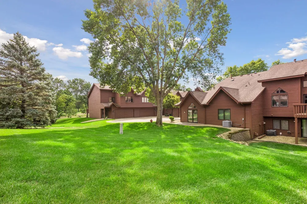12526 Parkwood Drive Burnsville, MN 55337