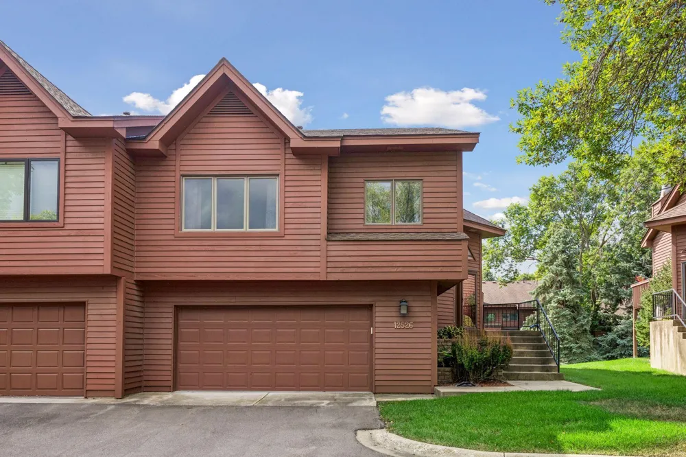 12526 Parkwood Drive Burnsville, MN 55337
