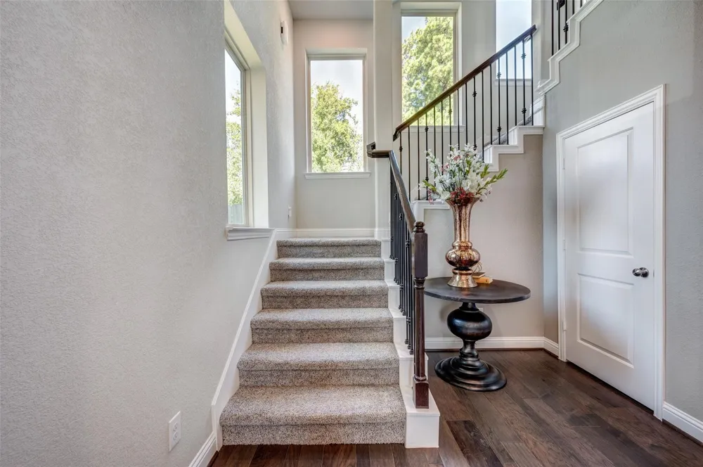 11017 Mikula Dr Houston, TX 77043
