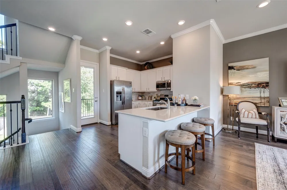 11017 Mikula Dr Houston, TX 77043