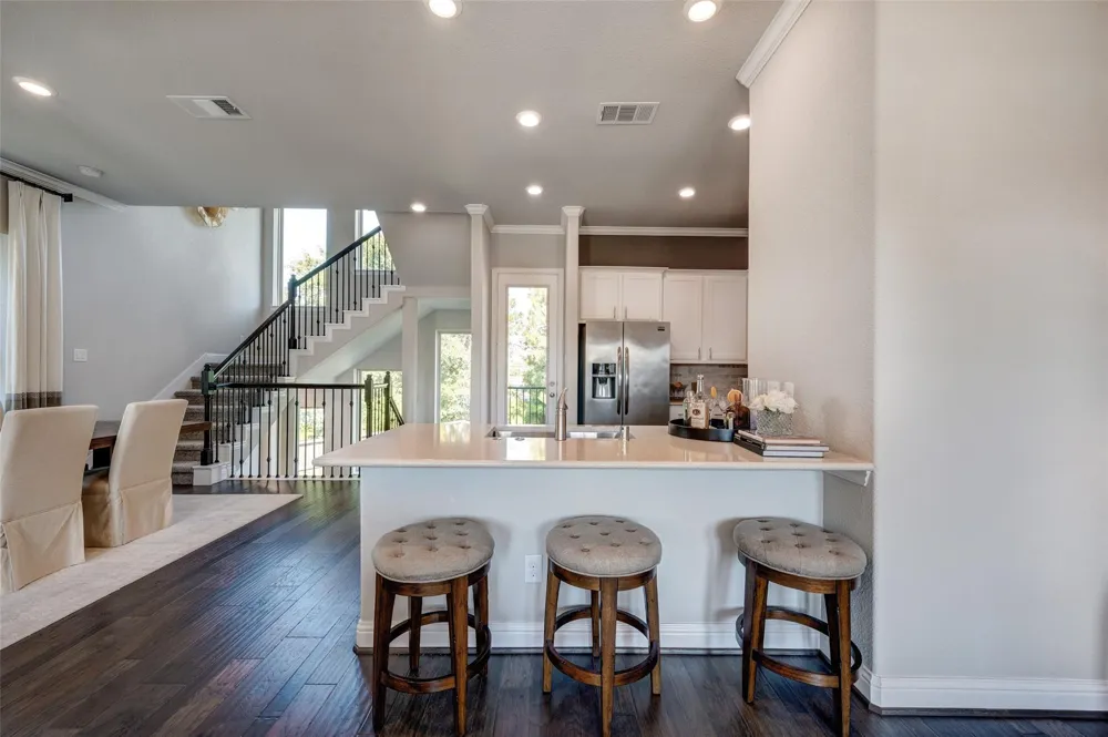11017 Mikula Dr Houston, TX 77043