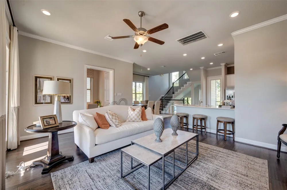 11017 Mikula Dr Houston, TX 77043