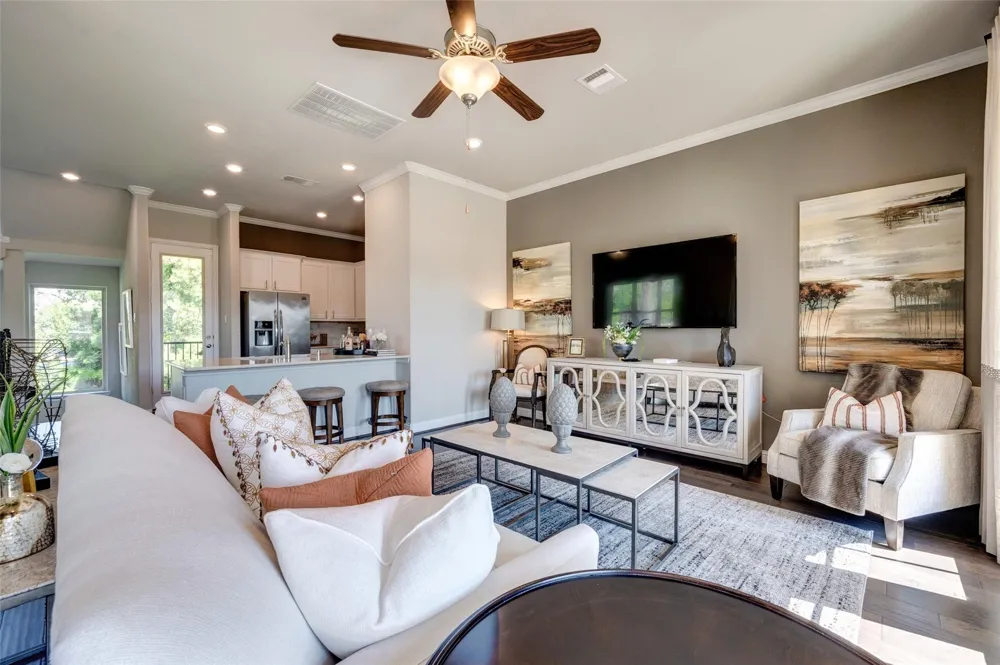11017 Mikula Dr Houston, TX 77043