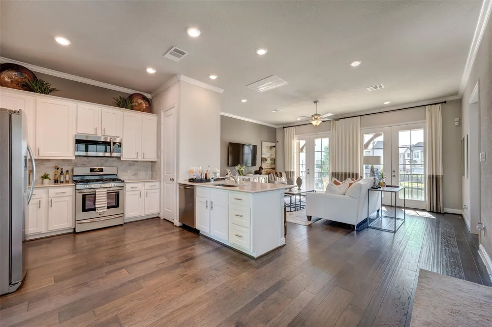 11017 Mikula Dr Houston, TX 77043
