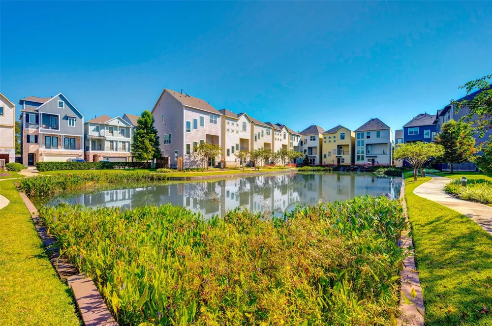 11017 Mikula Dr Houston, TX 77043