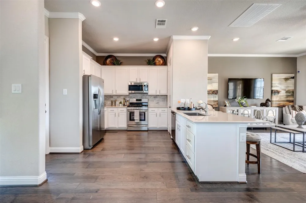 11017 Mikula Dr Houston, TX 77043