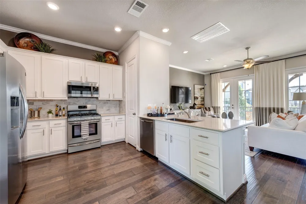 11017 Mikula Dr Houston, TX 77043