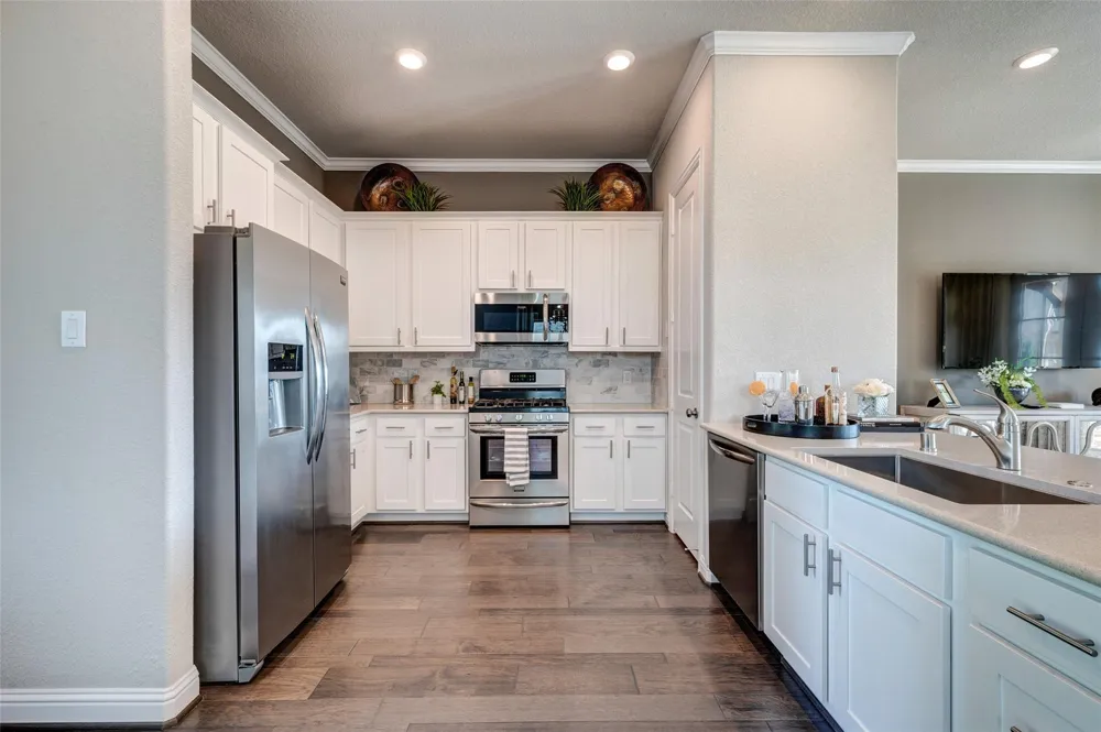 11017 Mikula Dr Houston, TX 77043