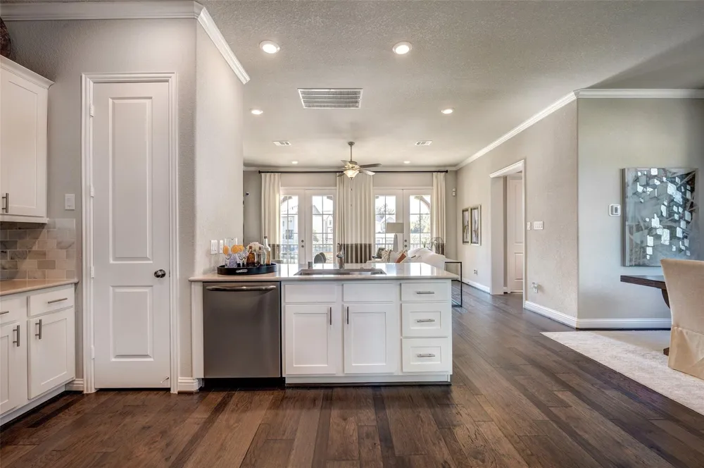 11017 Mikula Dr Houston, TX 77043