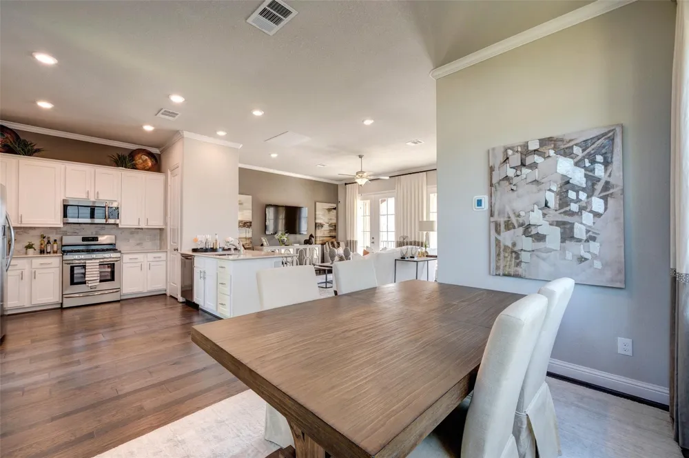 11017 Mikula Dr Houston, TX 77043