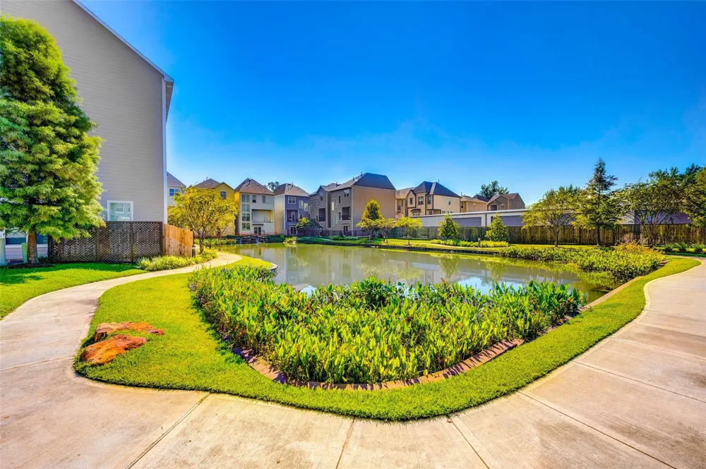 11017 Mikula Dr Houston, TX 77043