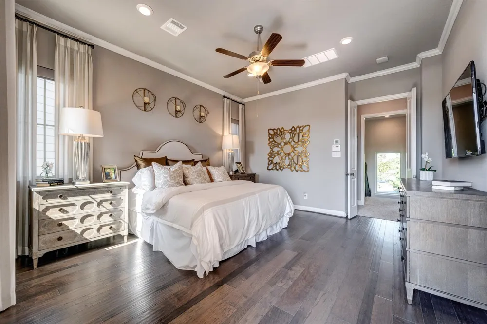 11017 Mikula Dr Houston, TX 77043