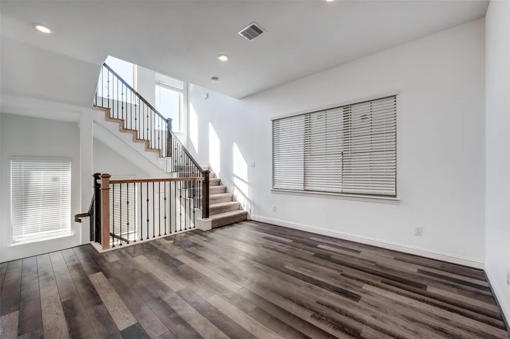 11017 Mikula Dr Houston, TX 77043