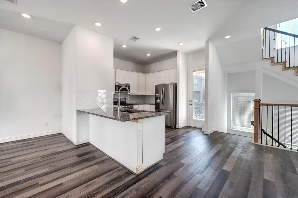 11017 Mikula Dr Houston, TX 77043