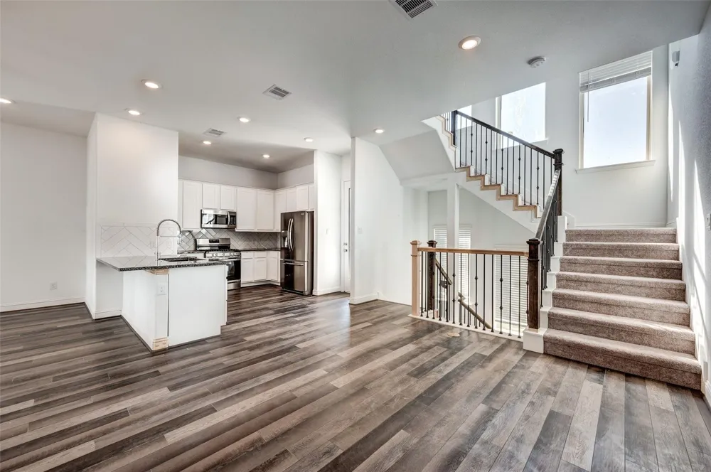 11017 Mikula Dr Houston, TX 77043