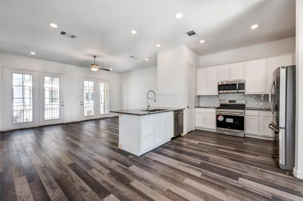 11017 Mikula Dr Houston, TX 77043