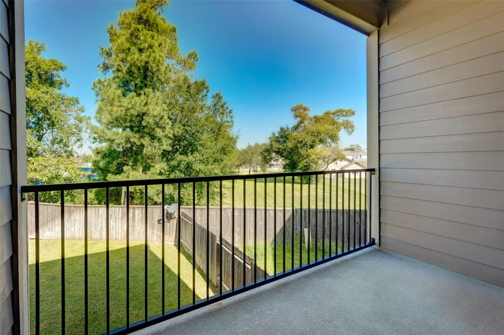 11017 Mikula Dr Houston, TX 77043