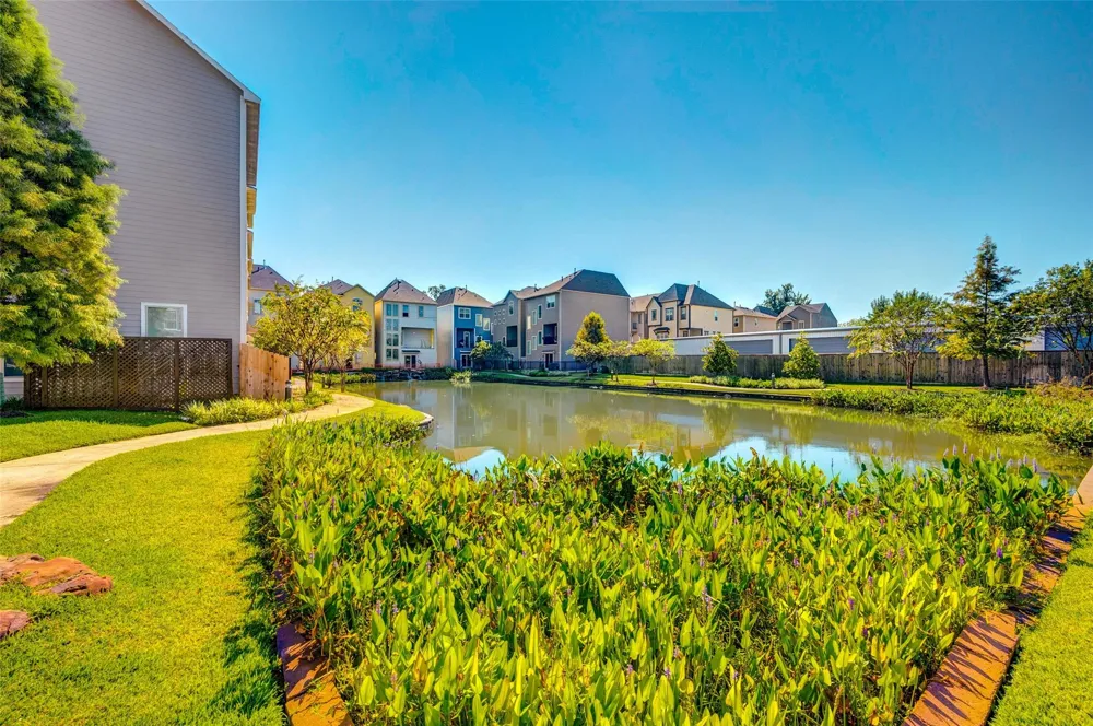 11017 Mikula Dr Houston, TX 77043