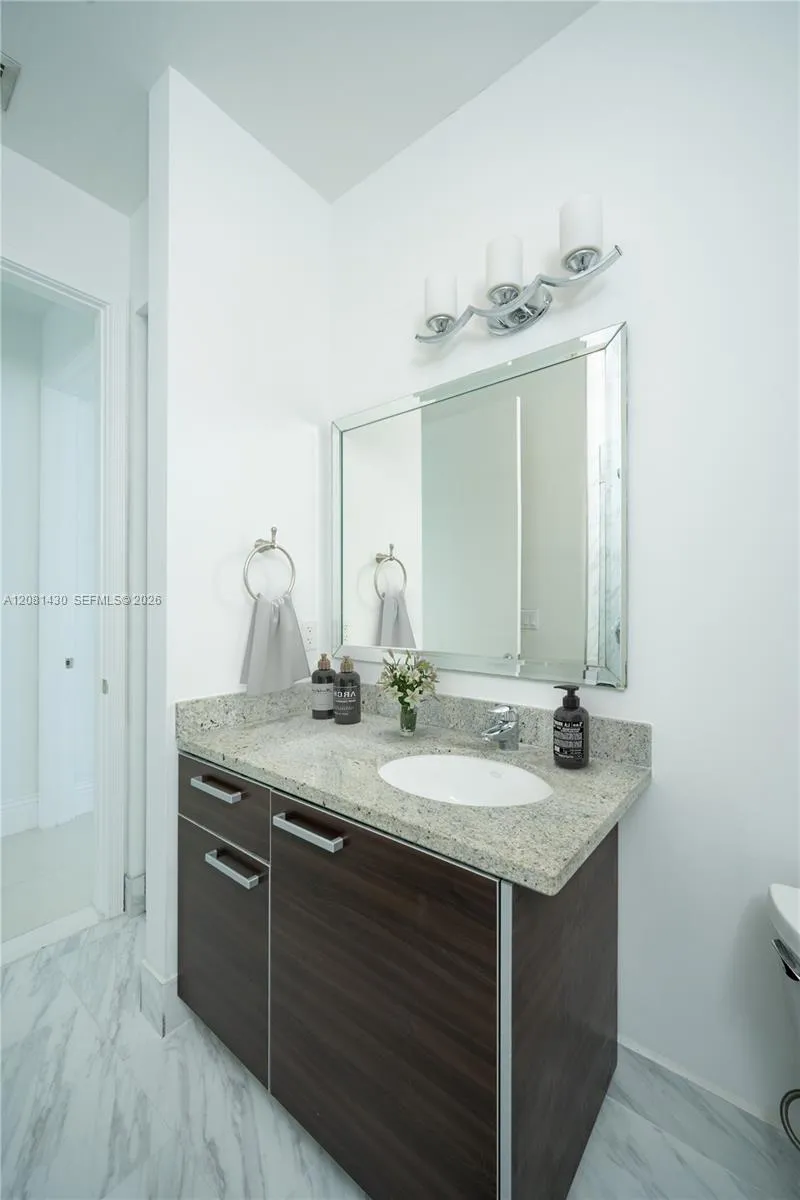 185 SW 7th St #4412 Miami, FL 33130