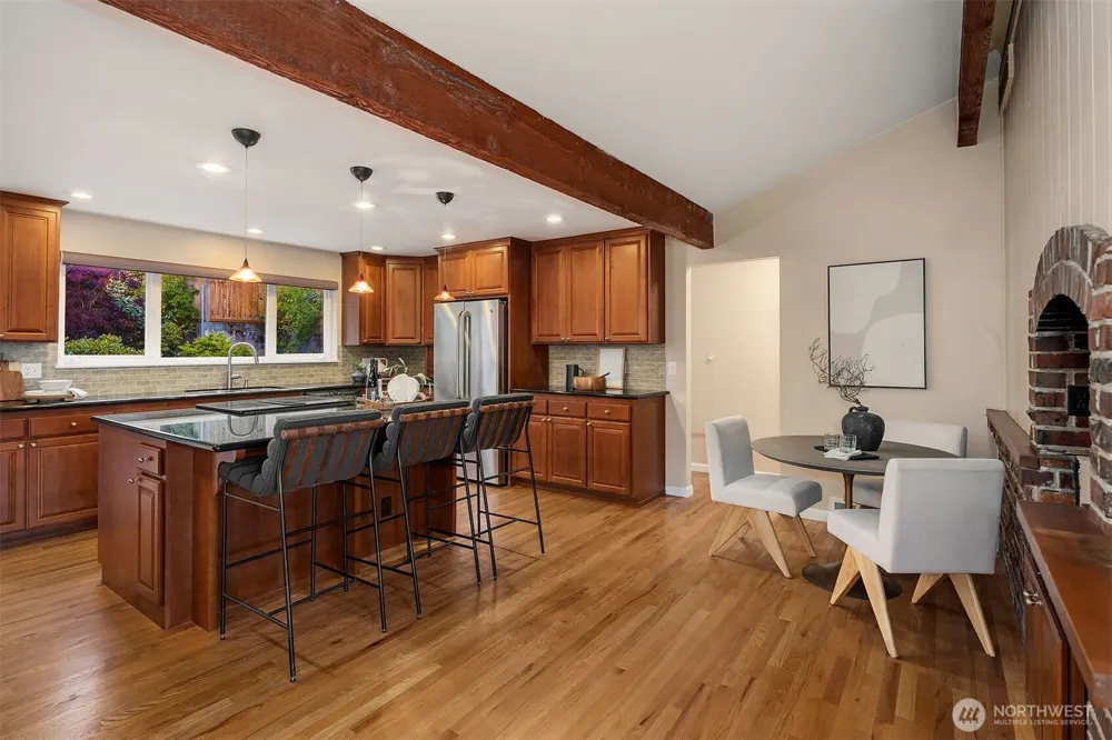 1333 98th Avenue NE Clyde Hill, WA 98004