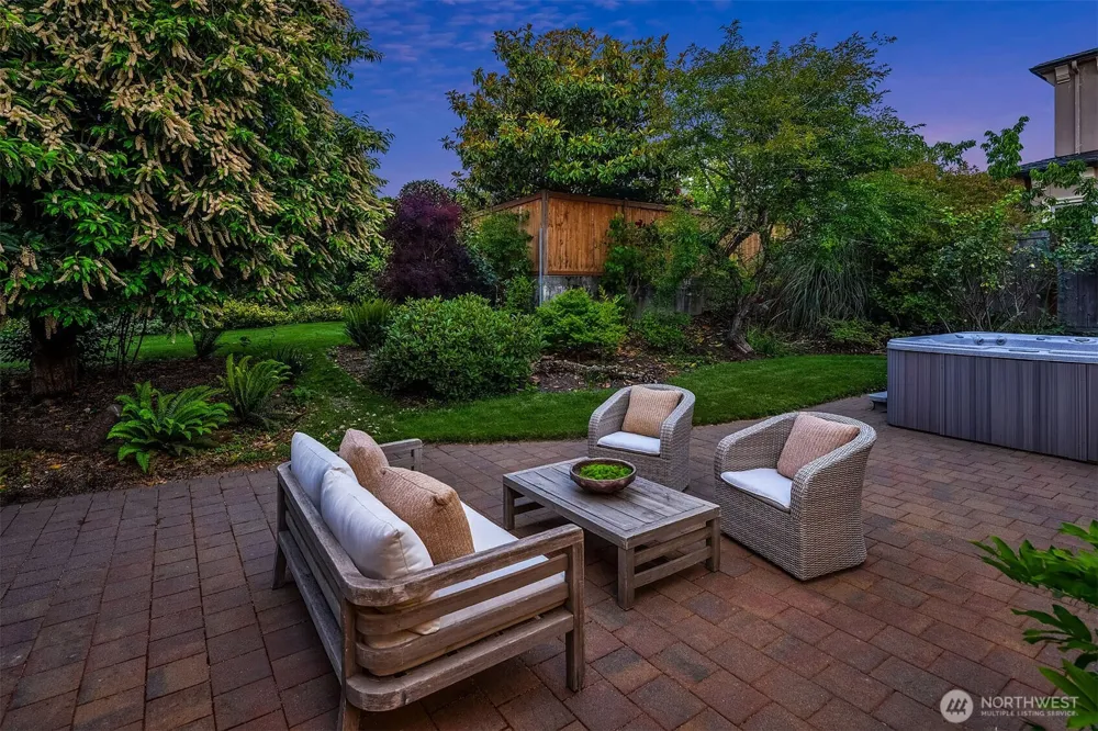1333 98th Avenue NE Clyde Hill, WA 98004