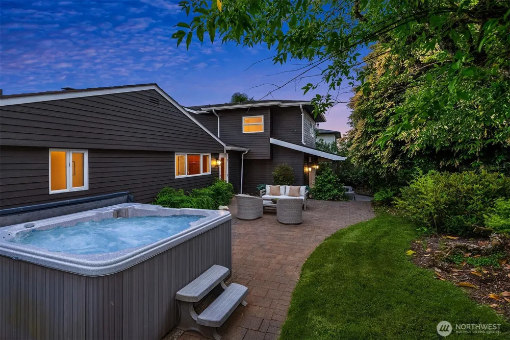 1333 98th Avenue NE Clyde Hill, WA 98004