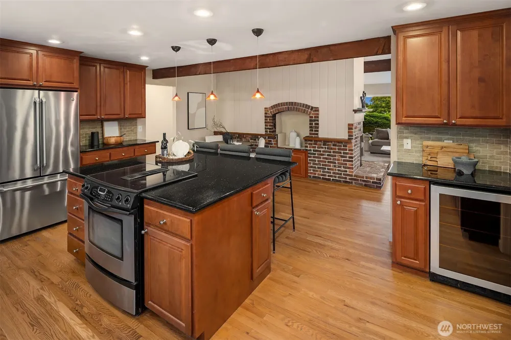 1333 98th Avenue NE Clyde Hill, WA 98004