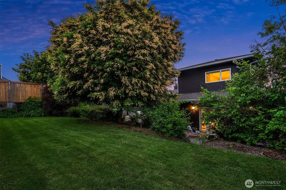 1333 98th Avenue NE Clyde Hill, WA 98004