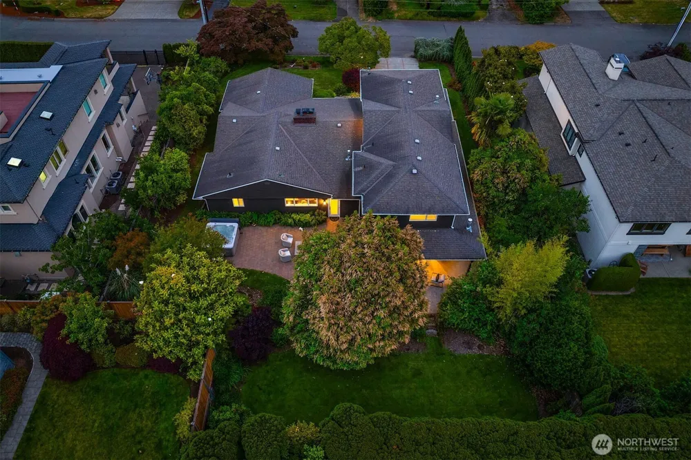 1333 98th Avenue NE Clyde Hill, WA 98004
