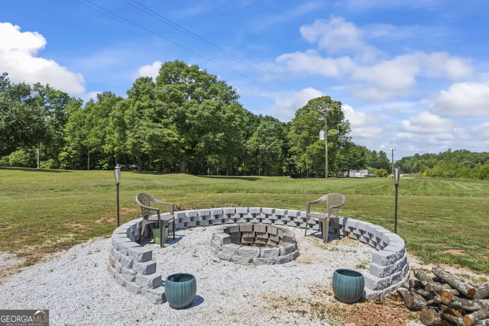 209 Unawatti RD Canon, GA 30520
