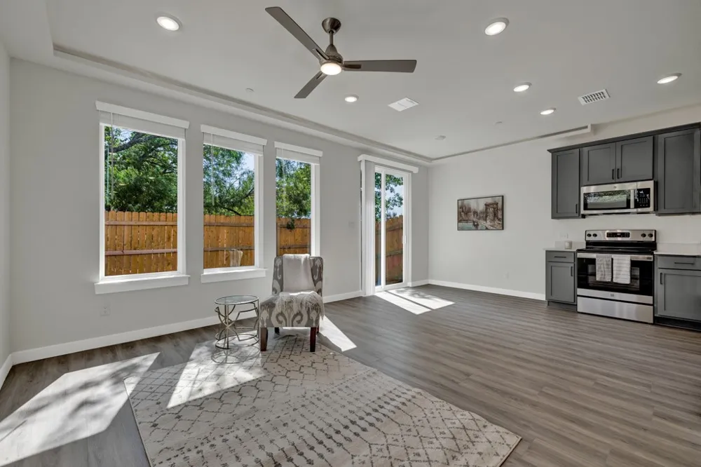 104 Creekside Trail #104 Kyle, TX 78640