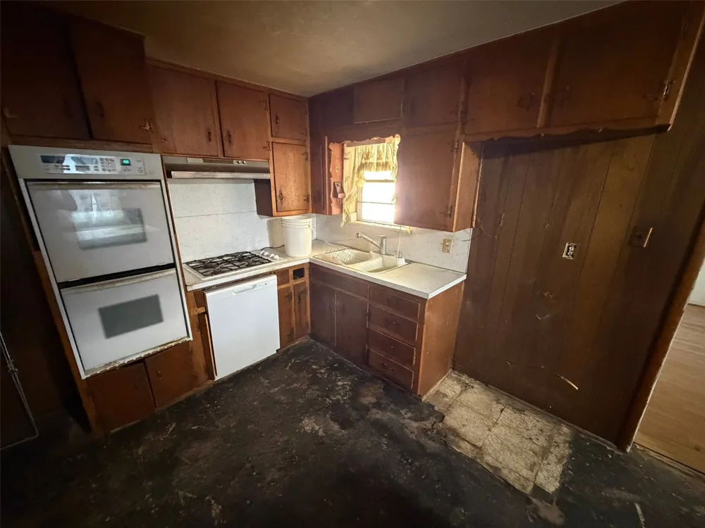 2121 Elton Road Haltom City, TX 76117