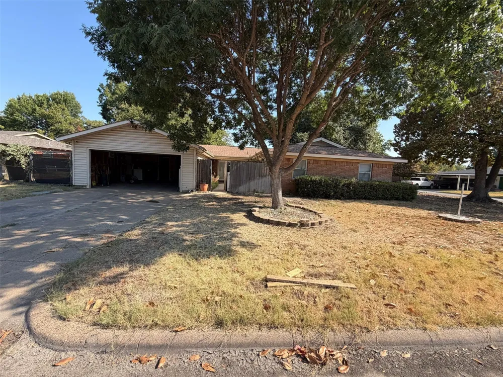 2121 Elton Road Haltom City, TX 76117