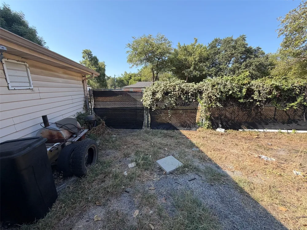 2121 Elton Road Haltom City, TX 76117