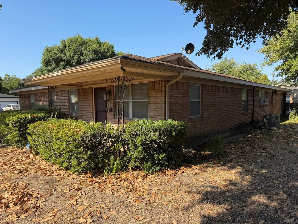 2121 Elton Road Haltom City, TX 76117