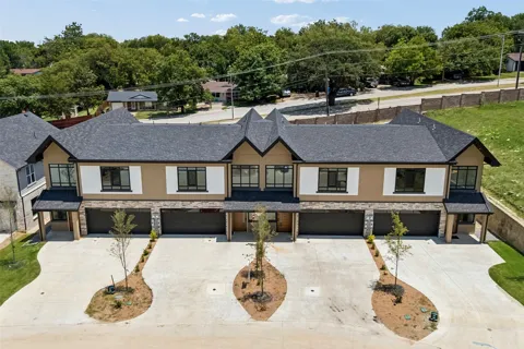 816 Premier Parkway
