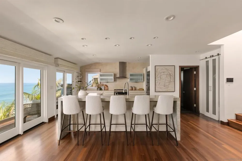 1112 Neptune Ave Encinitas, CA 92024