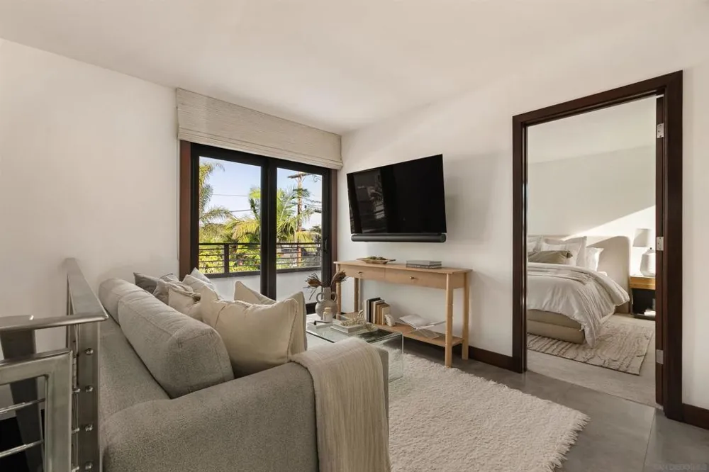 1112 Neptune Ave Encinitas, CA 92024