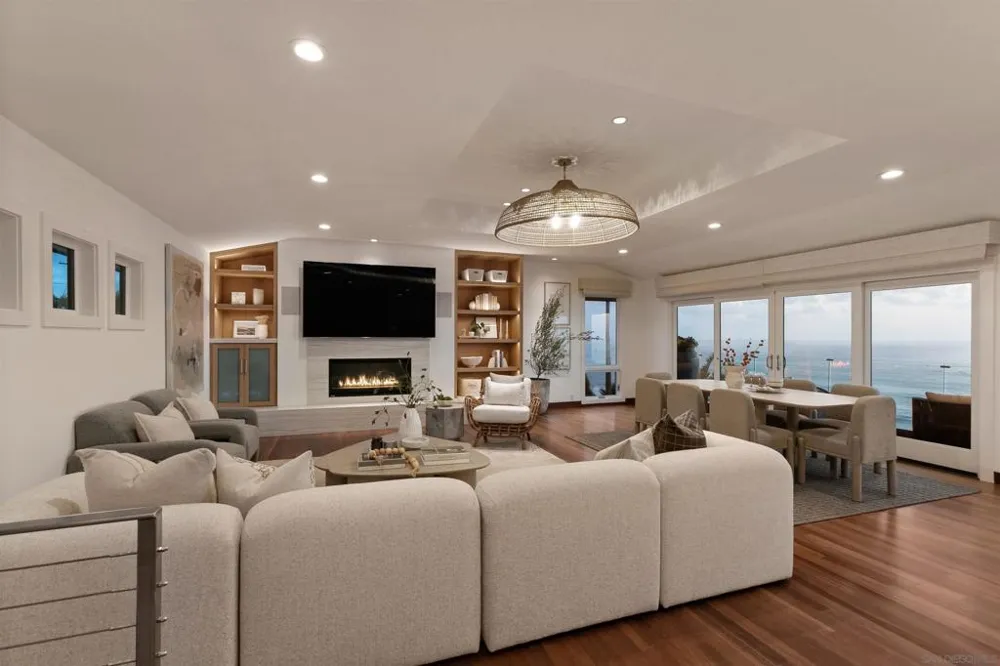 1112 Neptune Ave Encinitas, CA 92024
