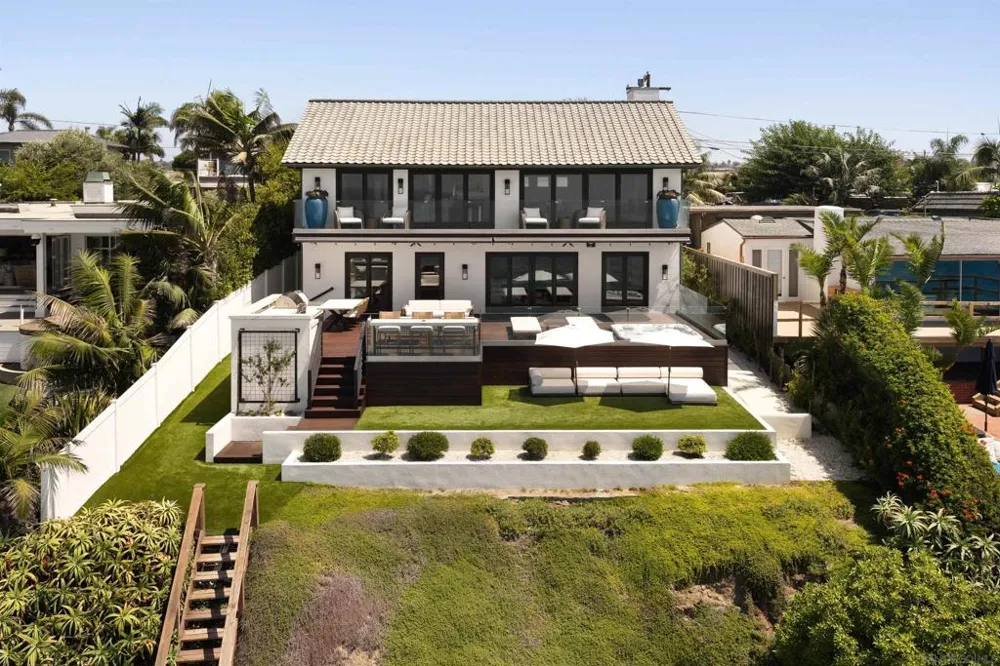 1112 Neptune Ave Encinitas, CA 92024