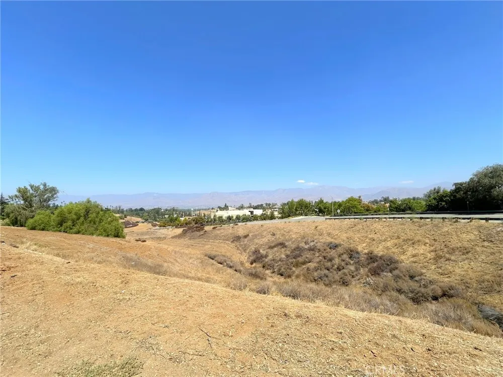 238 E Sunset Avenue Redlands, CA 92373