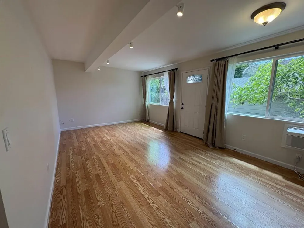 1455 Bluebird Ln La Jolla, CA 92037