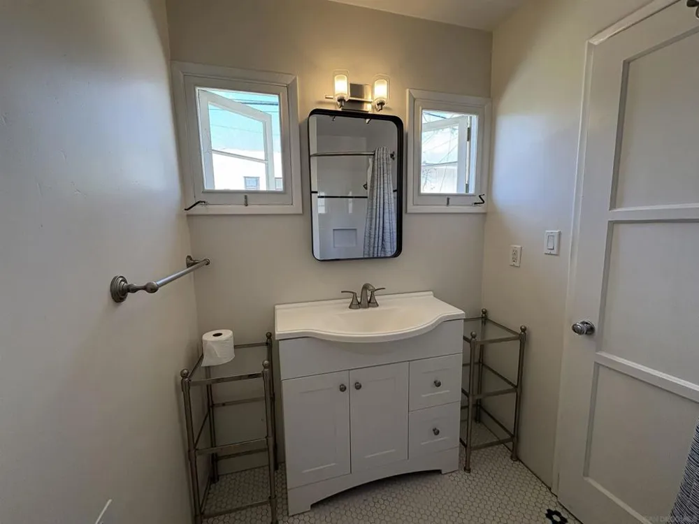 1455 Bluebird Ln La Jolla, CA 92037
