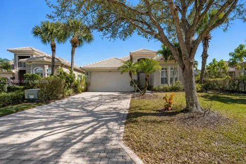 303 NW Somerset Cir