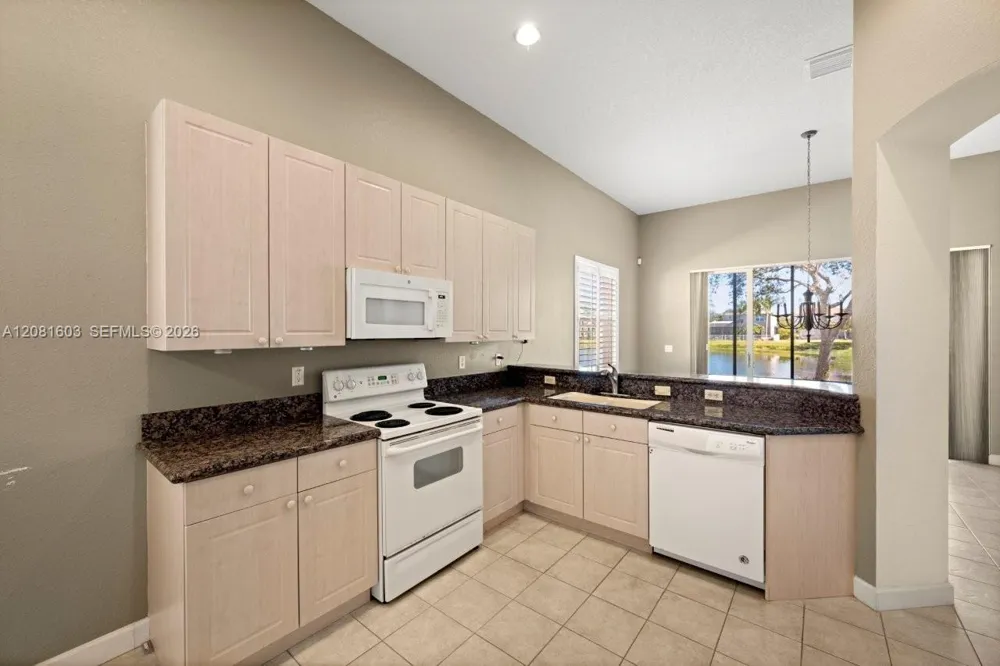 303 NW Somerset Cir Port St. Lucie, FL 34983