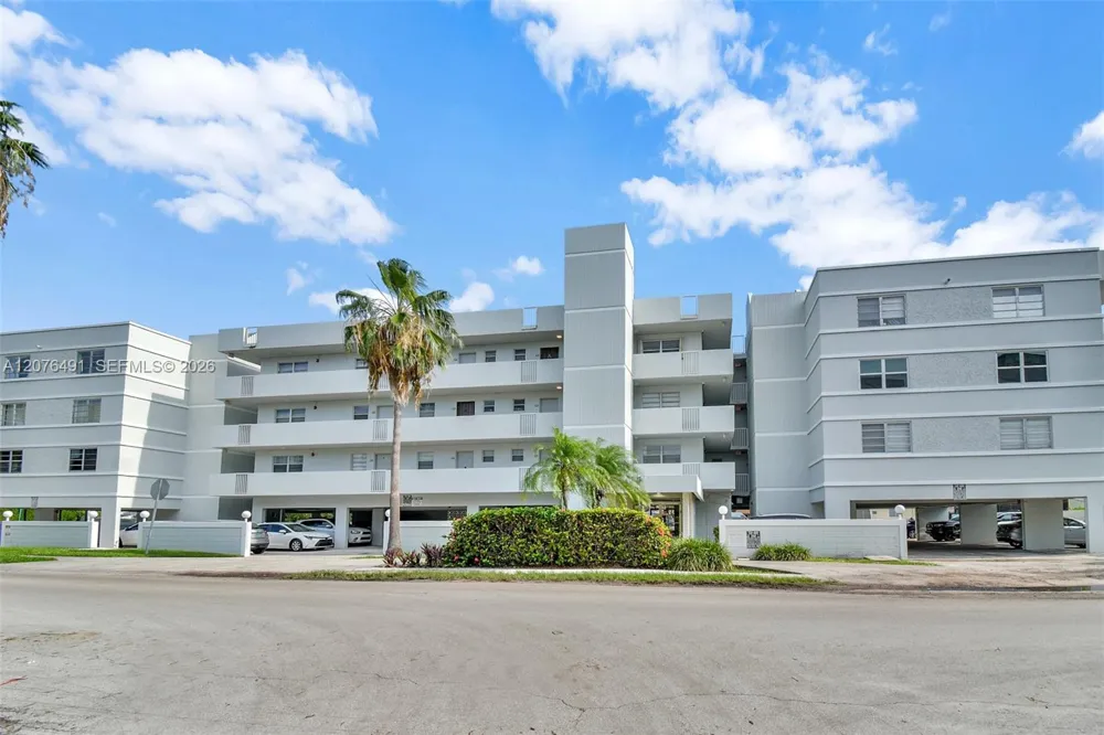 3527 NE 168th St #203 North Miami Beach, FL 33160