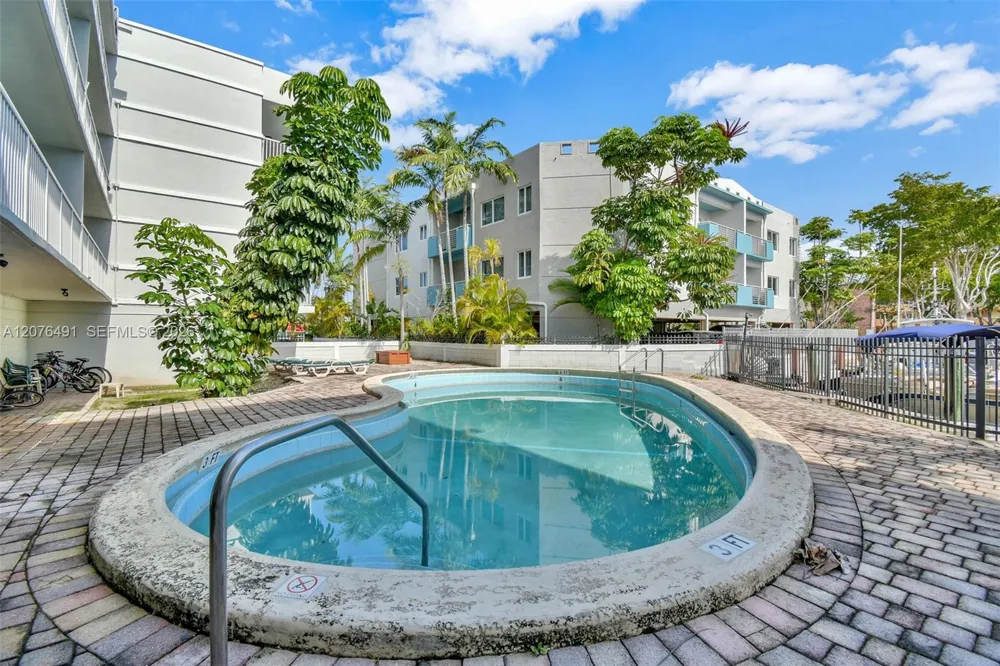 3527 NE 168th St #203 North Miami Beach, FL 33160