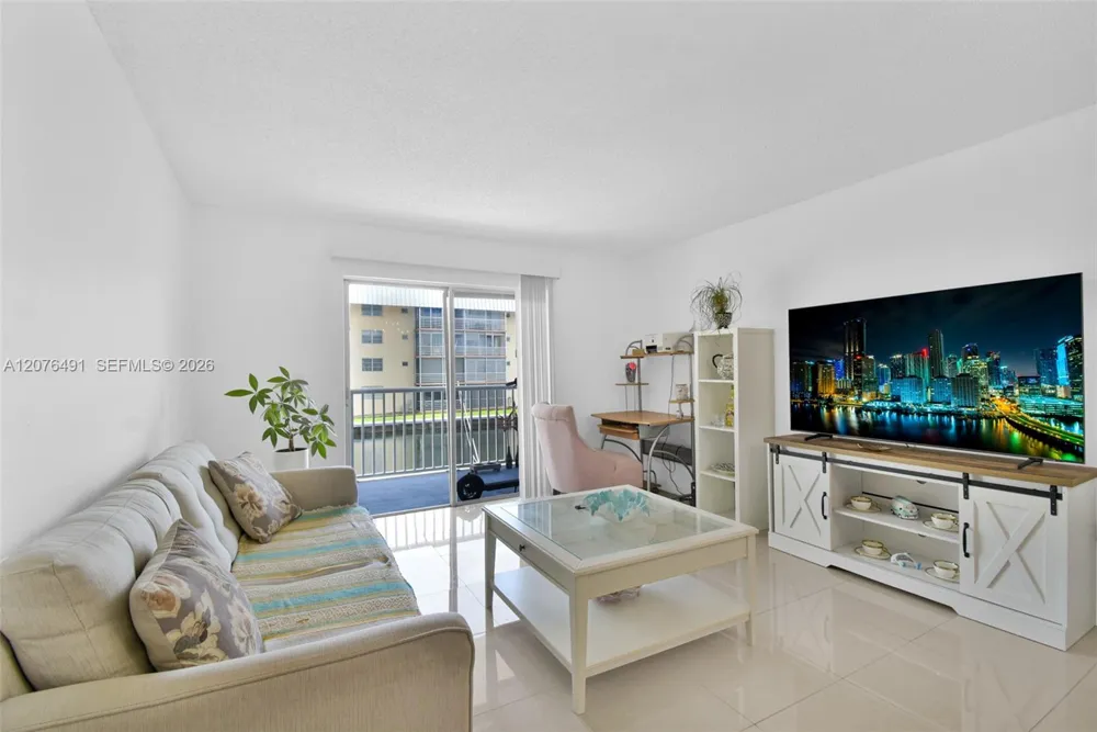 3527 NE 168th St #203 North Miami Beach, FL 33160