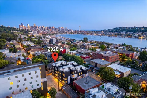 2328 Franklin Avenue E #A