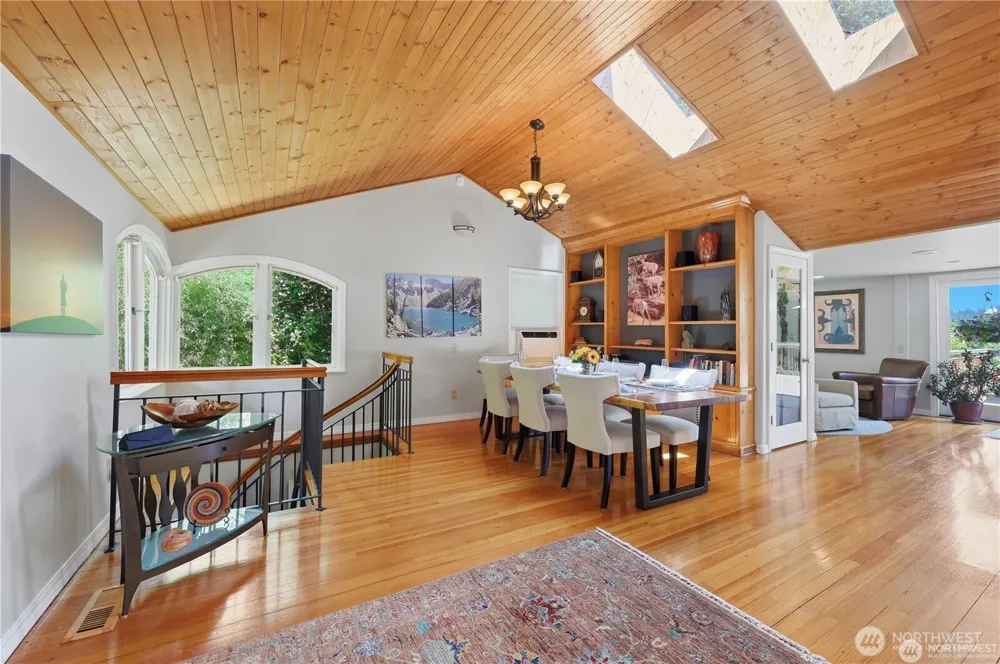 18002 25th Avenue NE Lake Forest Park, WA 98155